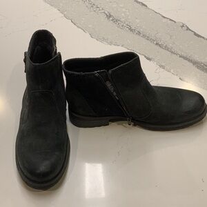 Earth Women's Black Ankle Booties Leather Sz8.5 Never Worn